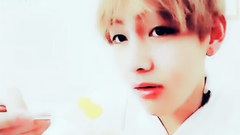 V(防弹少年团) - Vapp直播:BTS在神户吃水果布丁的金泰亨V