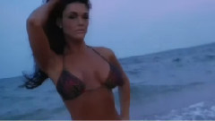 音乐短片 - Maxim HTH - Sherie-Boynton-Beach