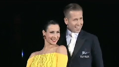 舞蹈视频 - 萨莎和娜塔莎的快步表演
