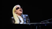 Lady Gaga - Til It Happens To You 现场