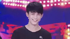 吴磊 - 吴磊的暖心瞬间