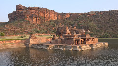 音乐短片 - 印度卡纳塔克邦巴达米石窟寺
