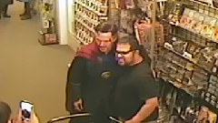 影视原声 - 新片速递 电影<奇异博士>拍摄花絮之卷福打扮成奇异博士造访纽约漫画书店