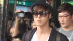 东方神起 - 金浦机场日本返韩饭拍版 11/05/15