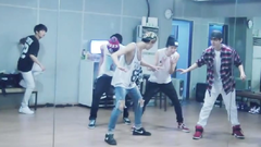 UNIQ,王一博(UNIQ),金圣柱(UNIQ),曹承衍(UNIQ),周艺轩(UNIQ) - Falling In Love 练习室版
