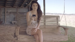 Selena Gomez - 9 Untold Stories Behind Her Pics 9张社交照片背后故事