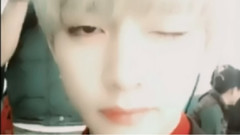 V(防弹少年团) - 金泰亨推特更新:下雨啦
