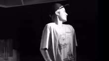 贾斯汀·比伯 - Justin Bieber变身“模特”登台走秀