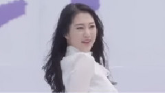 靠近