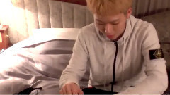 Block B - Block B的Bee通信#2 ZICO - WHAT'S IN ZICO'S BAG ～携带品Check～视频公开!