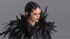 音乐短片 - Kendall Jenner Does NYFW With Gigi Hadid, Kim Kardashian West, Marc Jacobs, and McDonald's