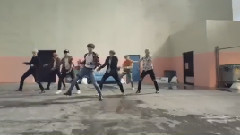 防弹少年团 - 抽风笑粘弹