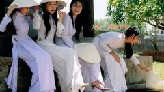 音乐短片 - 一件是旗袍,另一件竟在越南