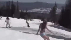 音乐短片 - Bikini Snowboarding-Hot Girls in Bikini Snowboard and Ski