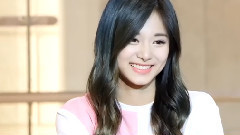 子瑜(Twice) - 安静签名的美少女