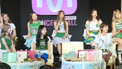 TWICE,志效(Twice) - 成员们对队长志效撒娇