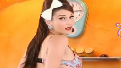 音乐短片 - Vote for Playboy November 2013 Cybergirl of the Month Erika Knight