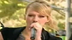 Hilary Duff - Break My Heart Live @ NBC Today