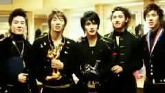 东方神起 - S-News东方神起获奖后俊秀生日会