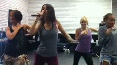 Victoria Justice - Beggin' On Your Knees