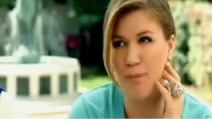 Kelly Clarkson - I Do Not Hook Up