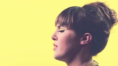 Layla - Yellow Circles