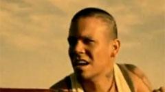 Calle 13 - Un Beso de Desayuno