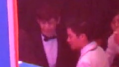 2PM - Nichkhun台下与人合影
