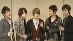 东方神起 - Chichinpuipui Comment