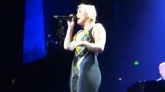 Kelly Clarkson - Mr. Know It All