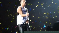 BigBang - 太阳撕衣服片段