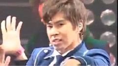 东方神起 - Keep Your Head Down SM Town Live in New York