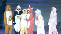 T-ara - 睡衣T-ARA屁股写字坐地上撒娇