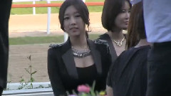 Nine Muses - 观看赛马