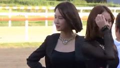 Nine Muses - 观看赛马