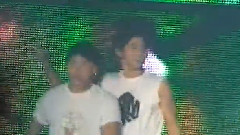 东方神起 - Haha Song