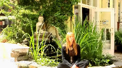 Deva Premal,音乐短片 - The Gayatri Mantra 环游世界