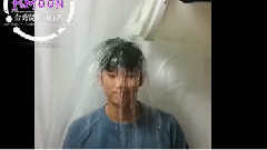 金秀贤 - 金秀贤冰桶挑战中字