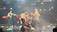 EXO - Dance Battle - 勋桃打闹