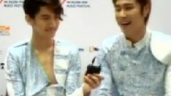 东方神起 - 2012
