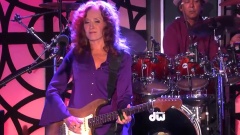 Bonnie Raitt - Right Down The Line