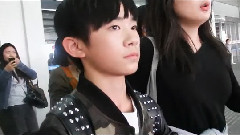TFBOYS - 千玺接机 靠近一点点