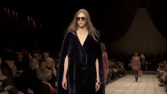 Fashion Show - Burberry Fall Winter 2015-2016