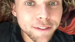 5 Seconds of Summer - AshtonIrwin宣布去飞日本