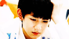 TFBOYS - Everybody Loves Him