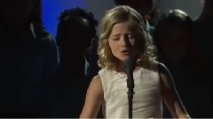 欧美群星 - Little Girl Surprises His Audience With Here Incredible Voice