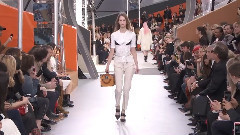 Fashion Show - Louis Vuitton Fall Winter 2015-2016