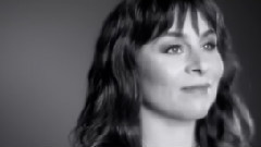 Trijntje Oosterhuis - Walk Along