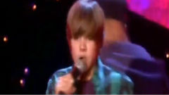 Justin Bieber - WHOA DOES BACKFLIP ONSTAGE