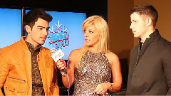 Jonas Brothers - Kissmas Bash 2013 采访